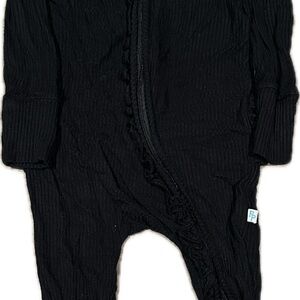9-12 Posh Peanut Black Ribbed Ruffled Footie